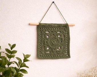 Crochet Granny Square Wall Hanging – Botanical Flower Home Decor - Image 4