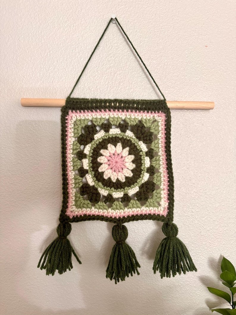 Crochet Granny Square Wall Hanging – Botanical Flower Home Decor